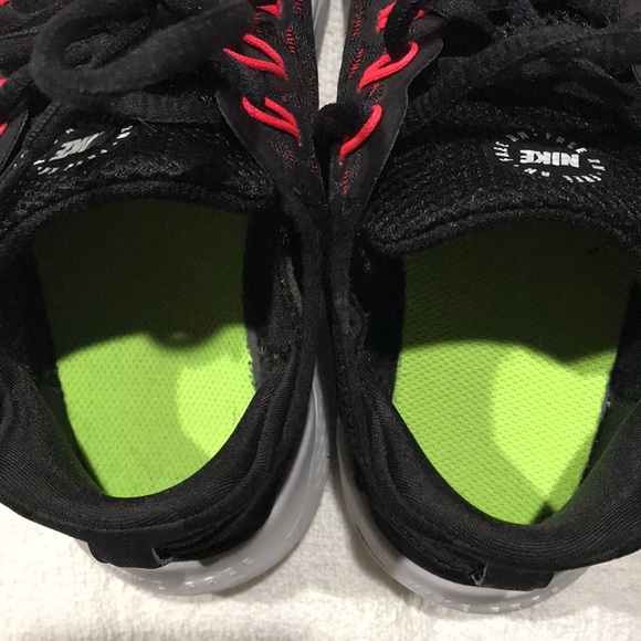 Nike Black and Red Running Shoes Youth Size 3.5Y - Picture 4 of 5